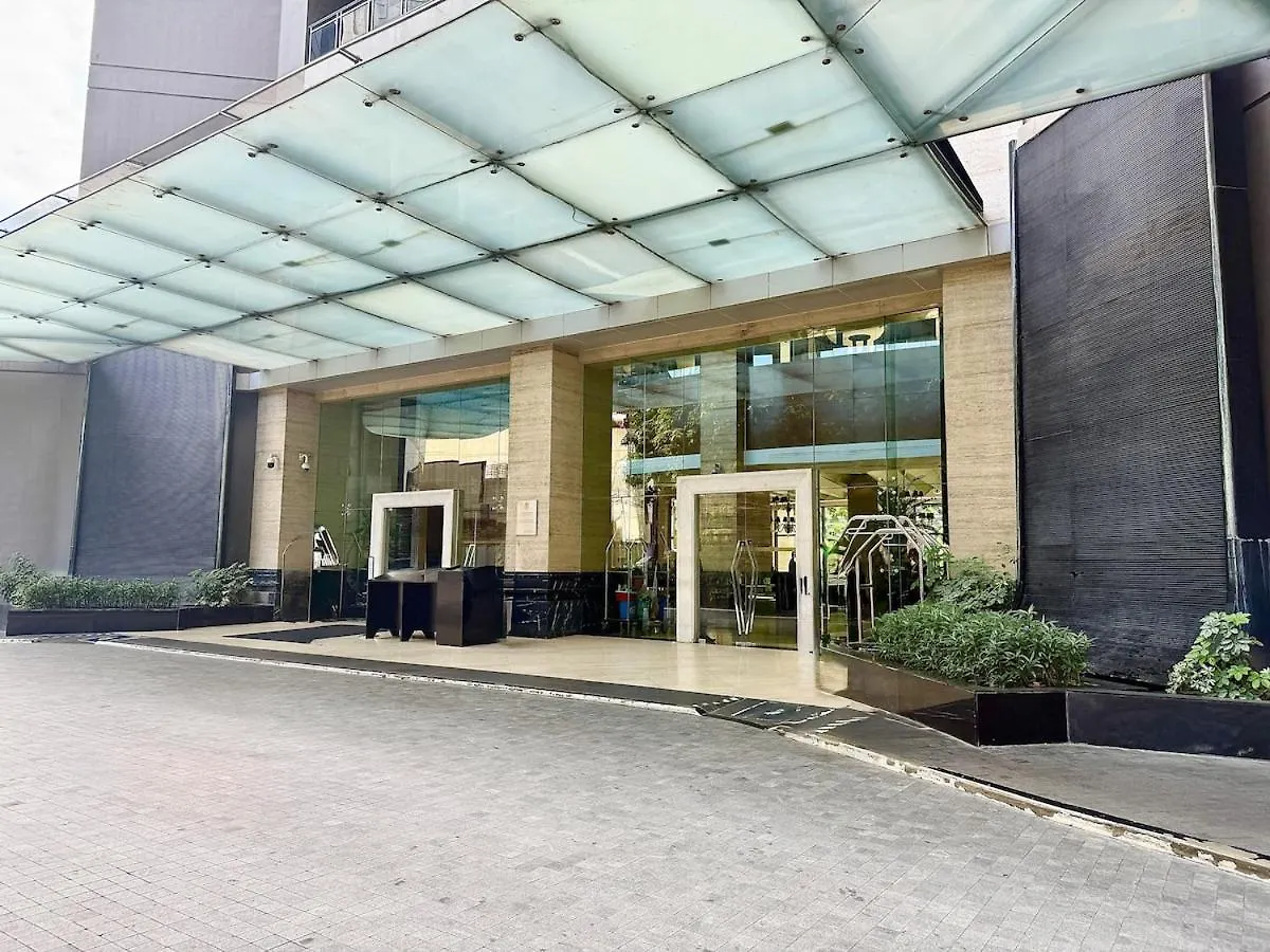 Sky-High Studio With Netflix, Sunset View, And Disney Manila Apartment
