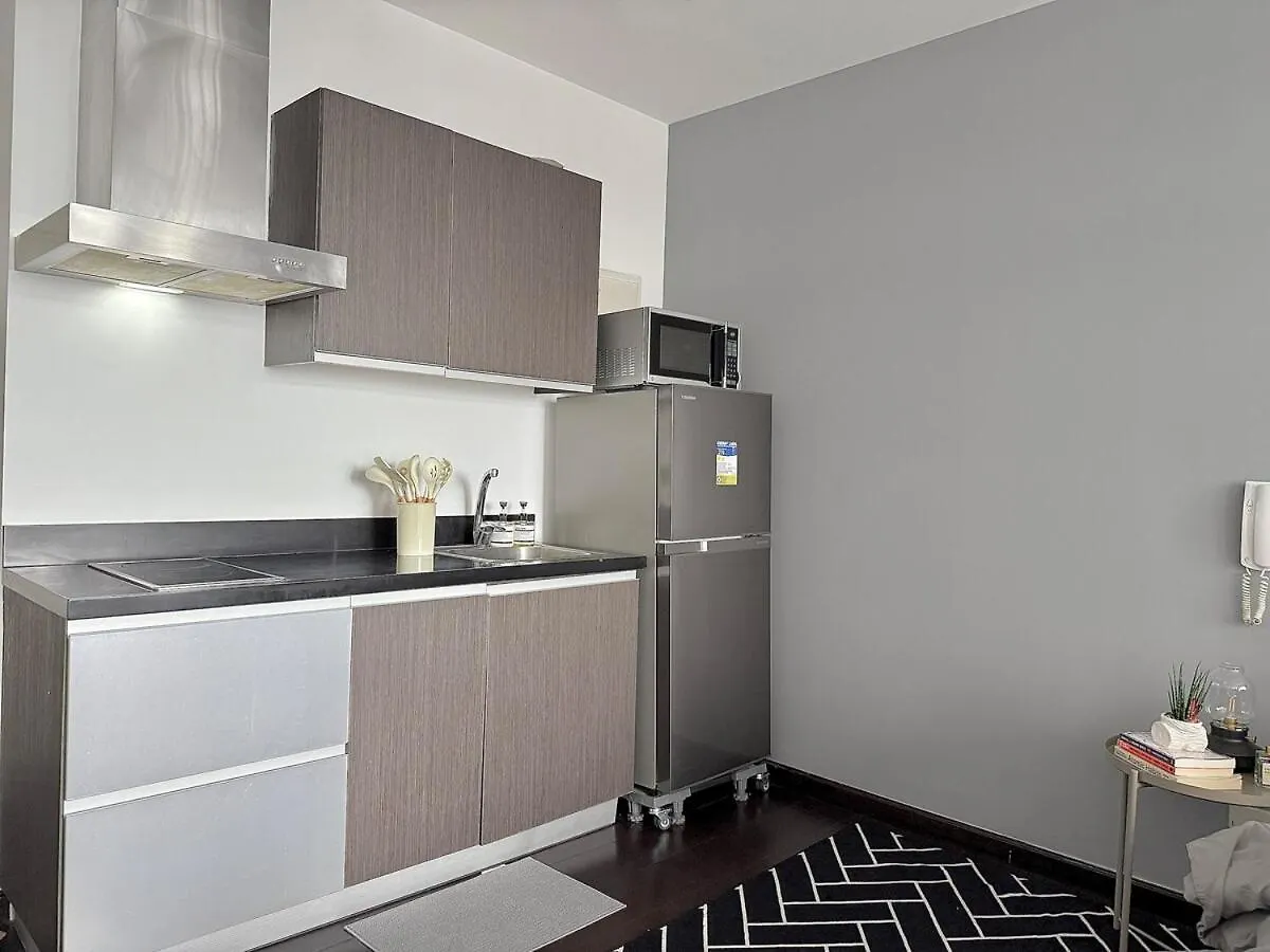 Sky-High Studio With Netflix, Sunset View, And Disney Manila Apartment