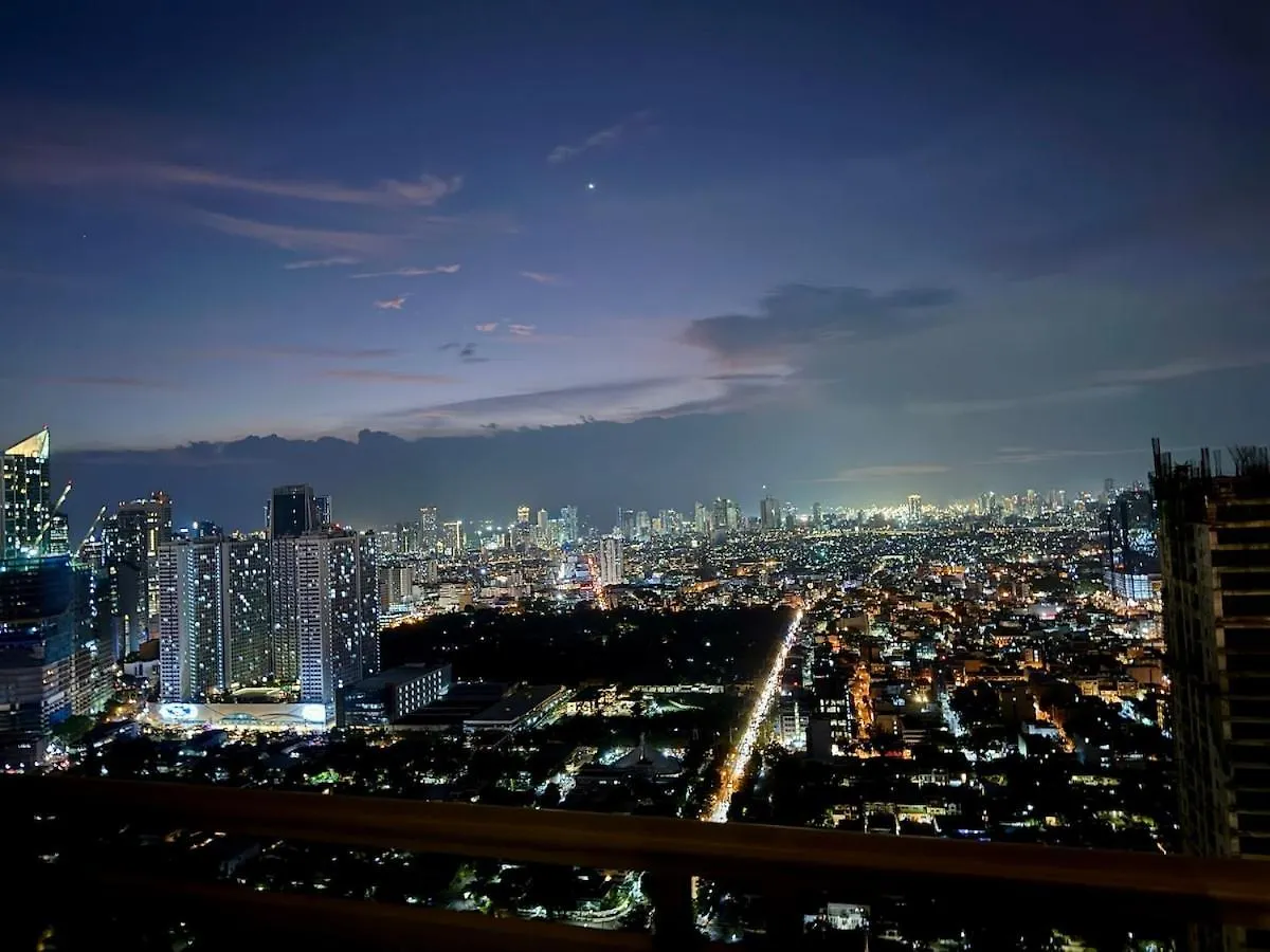 Sky-High Studio With Netflix, Sunset View, And Disney Manila 0*,