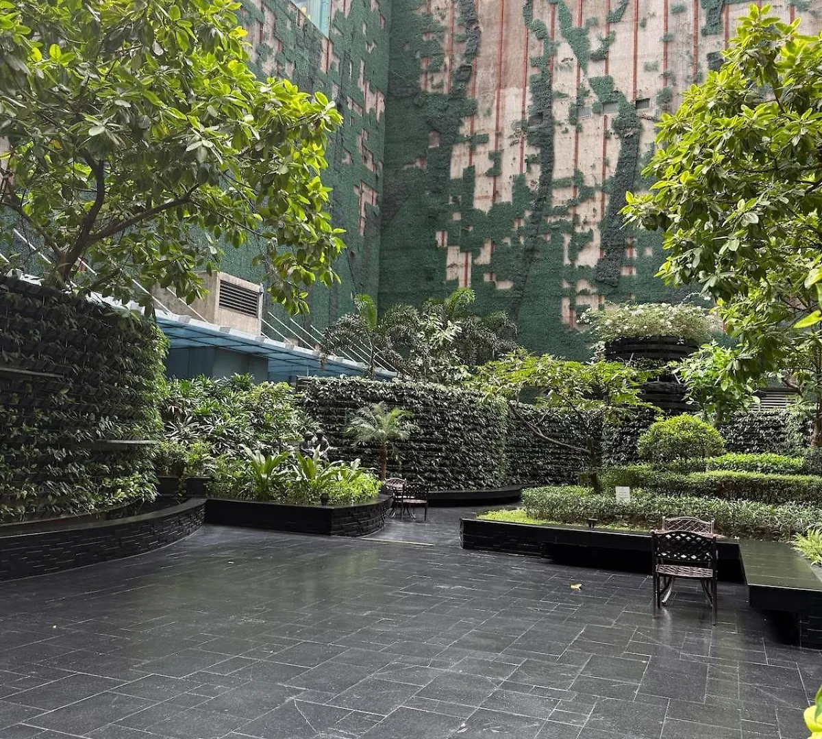 Sky-High Studio With Netflix, Sunset View, And Disney Manila