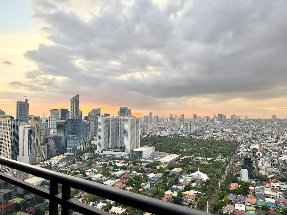 Sky-High Studio With Netflix, Sunset View, And Disney Manila 0*,  Philippines