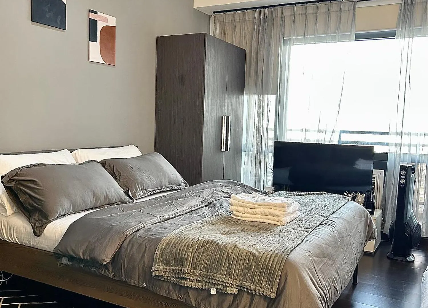 Sky-High Studio With Netflix, Sunset View, And Disney Manila Apartment