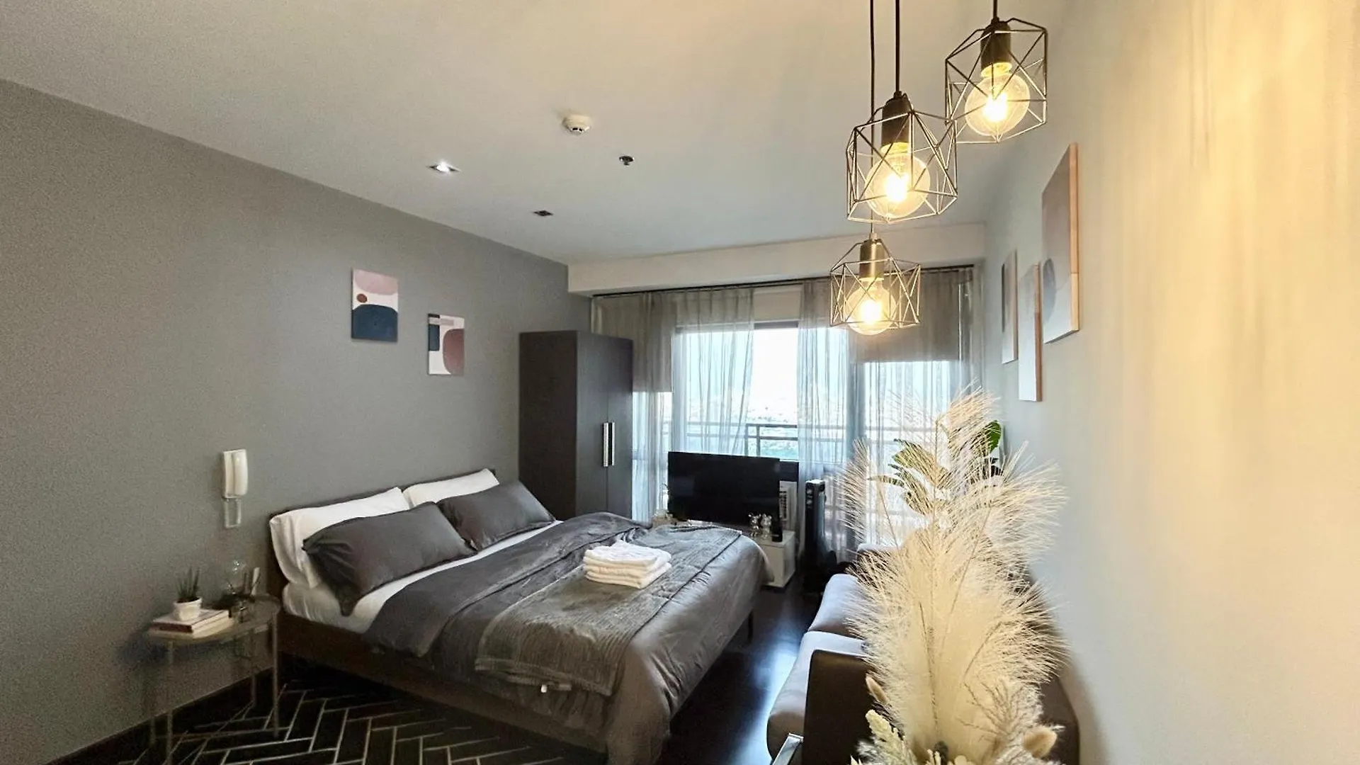 Sky-High Studio With Netflix, Sunset View, And Disney location